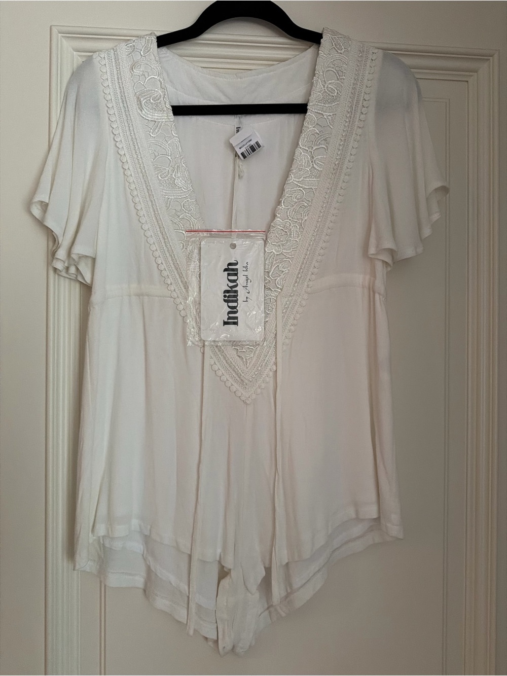 NWT Indikah (from LF) White V-Neck Lace-Trim Women's Romper